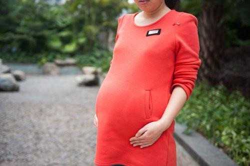 <b>上海代母多少钱_42岁做试管婴儿危害多不多？这些情况有必要提前</b>